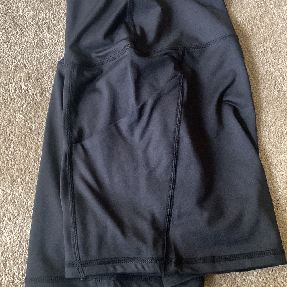Workout shorts - Picture 3 of 7